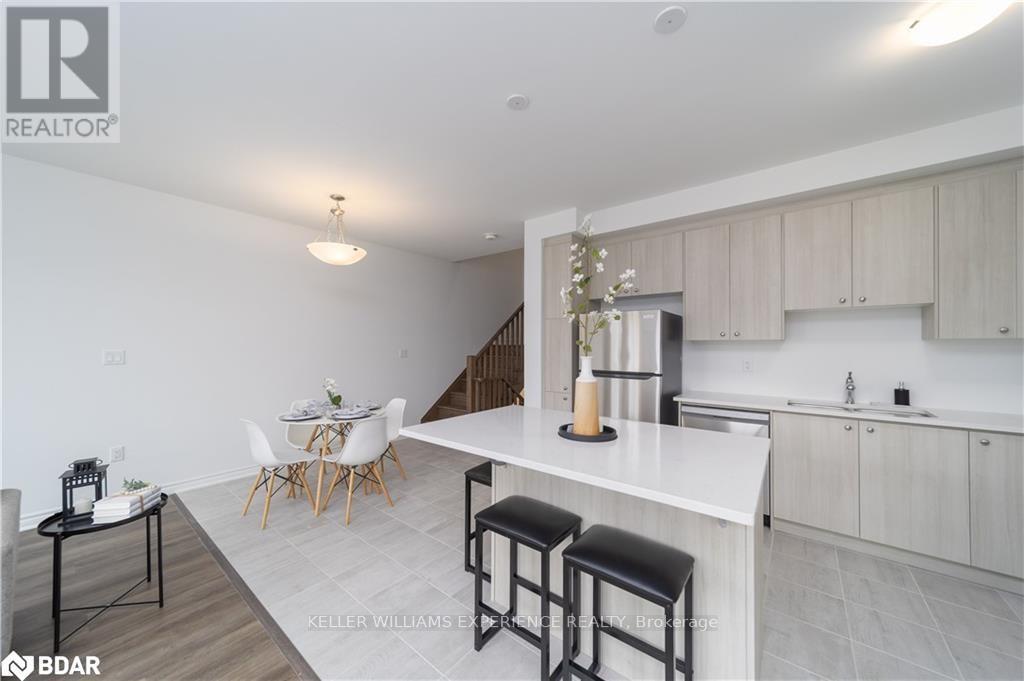 96 Ennerdale Street, Barrie, Ontario  L8J 1A4 - Photo 6 - S12209035