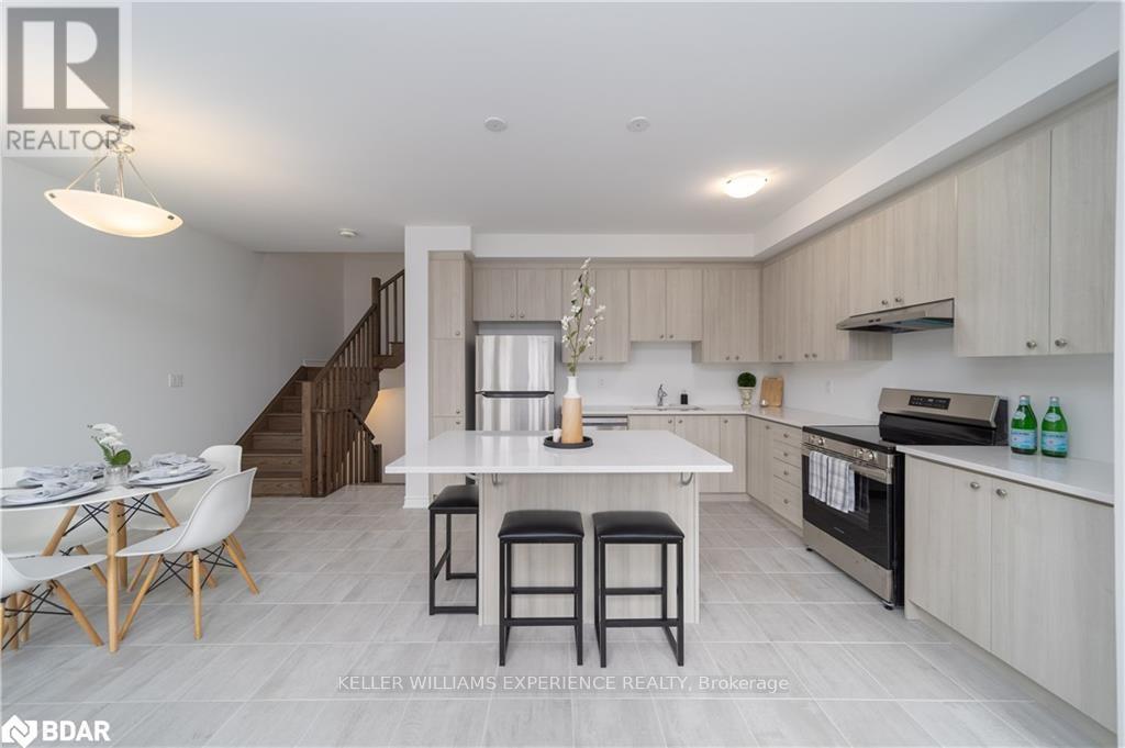 96 Ennerdale Street, Barrie, Ontario  L8J 1A4 - Photo 7 - S12209035