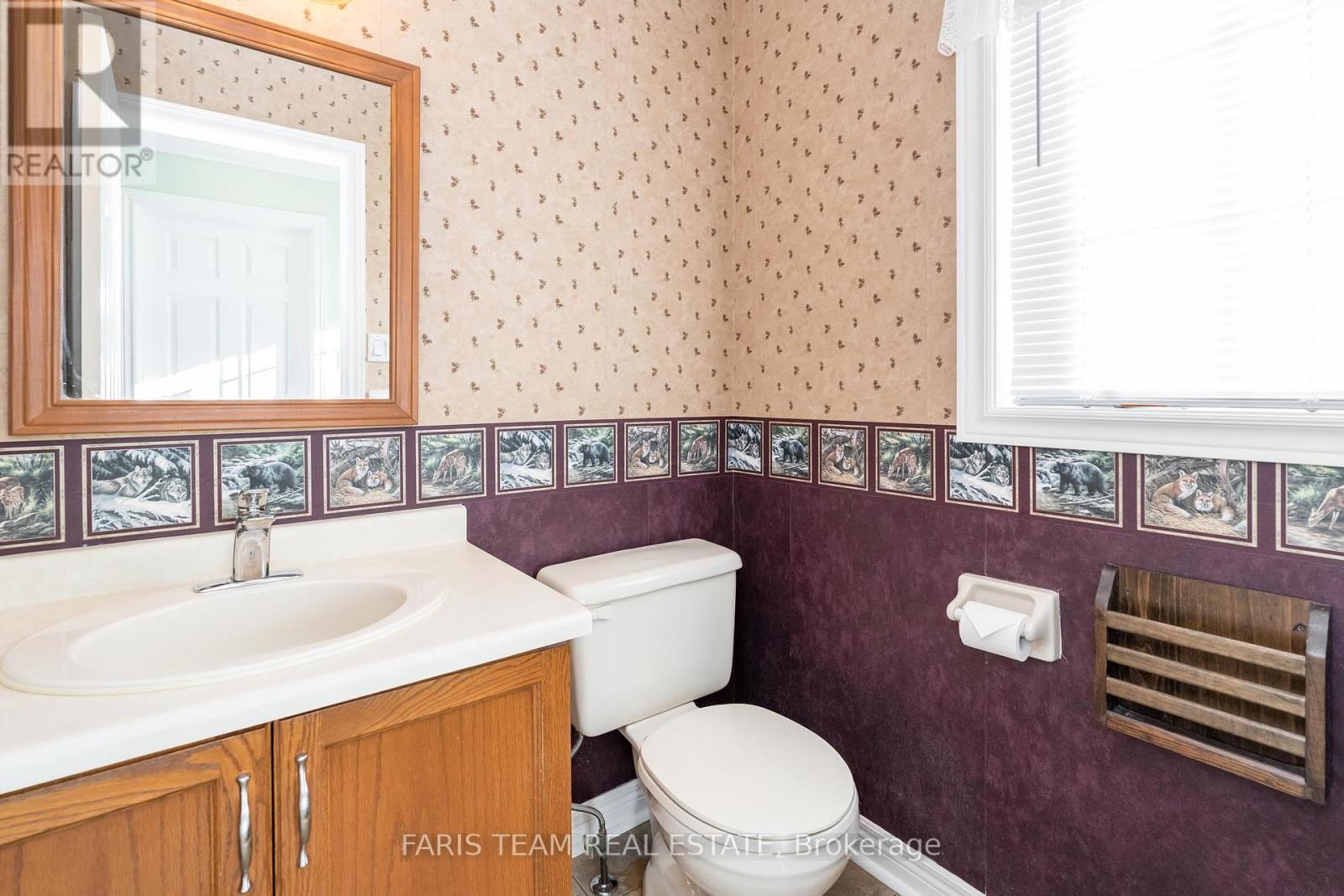 220 Gilwood Park Drive, Penetanguishene, Ontario  L9M 1Z6 - Photo 10 - S12209060