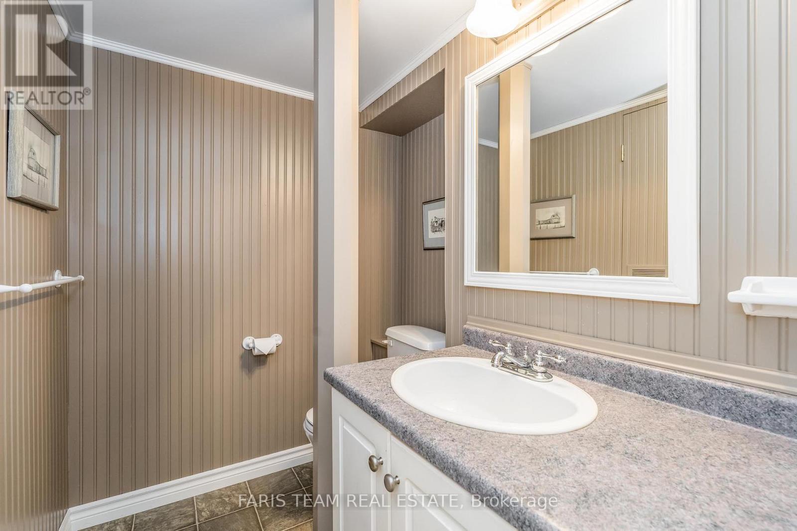 220 Gilwood Park Drive, Penetanguishene, Ontario  L9M 1Z6 - Photo 22 - S12209060