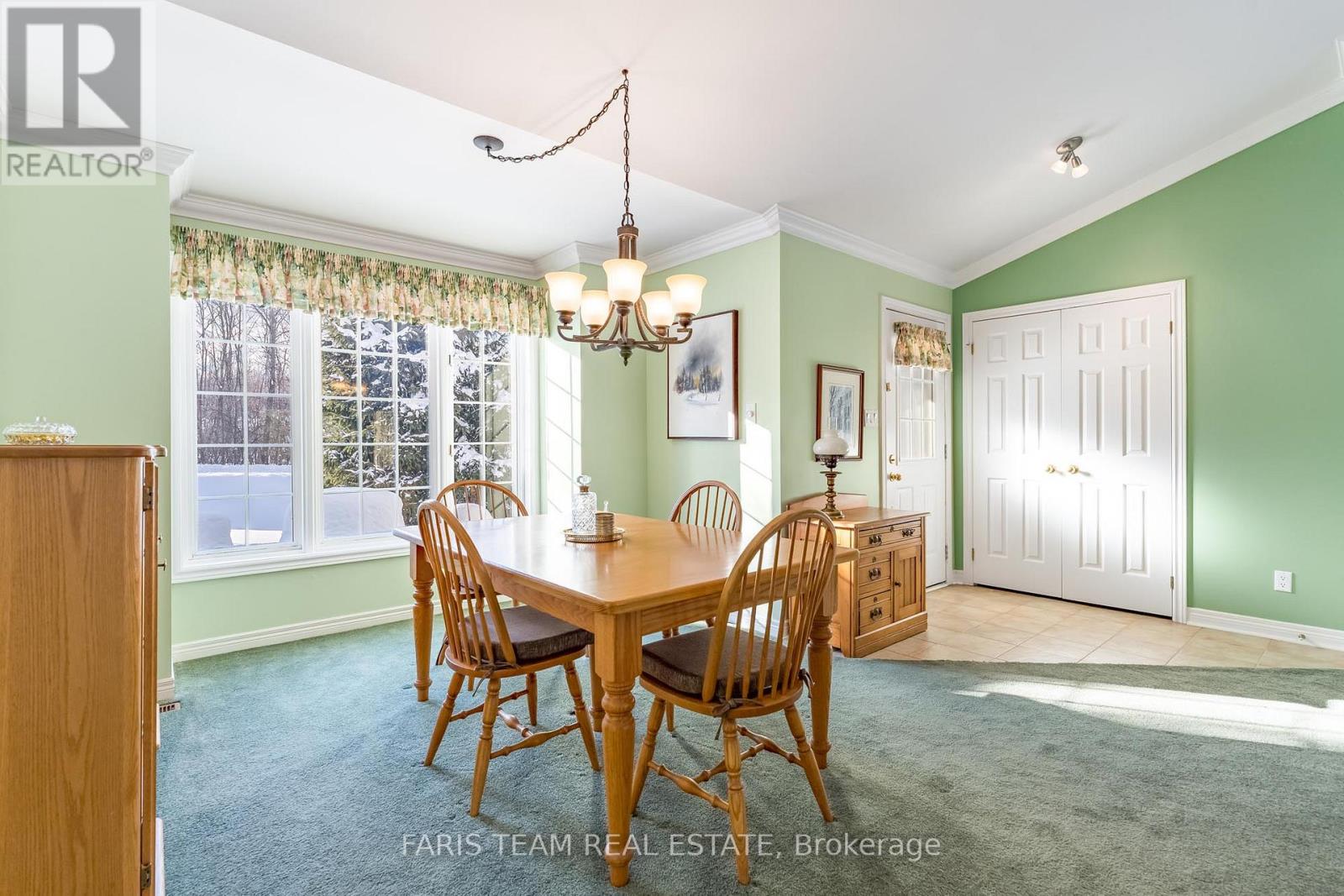 220 Gilwood Park Drive, Penetanguishene, Ontario  L9M 1Z6 - Photo 7 - S12209060