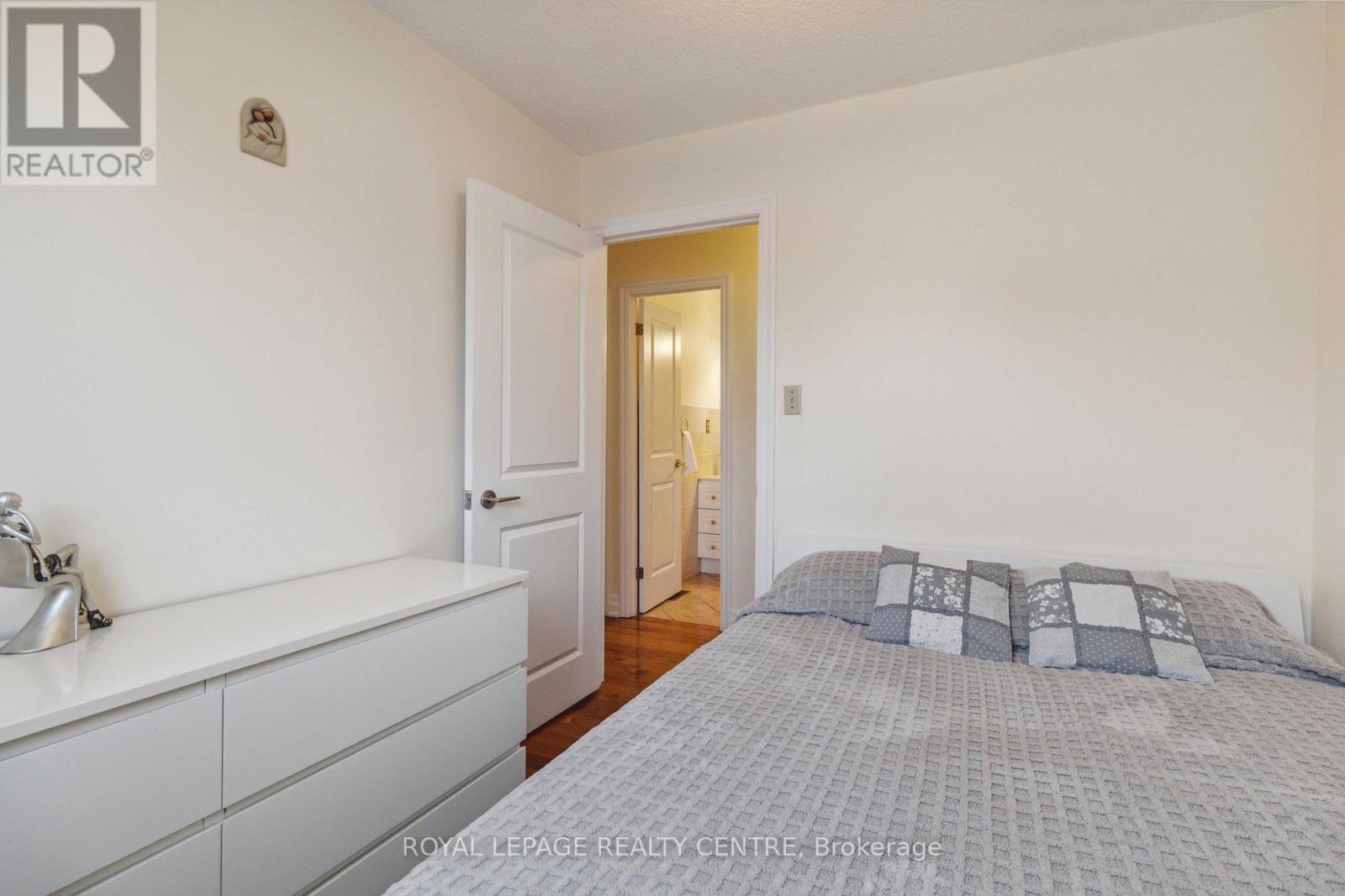 504 Galedowns Court, Mississauga, Ontario  L5A 3H9 - Photo 11 - W12191691