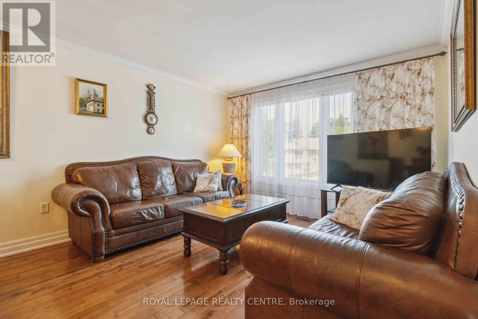 504 Galedowns Court, Mississauga, Ontario  L5A 3H9 - Photo 3 - W12191691