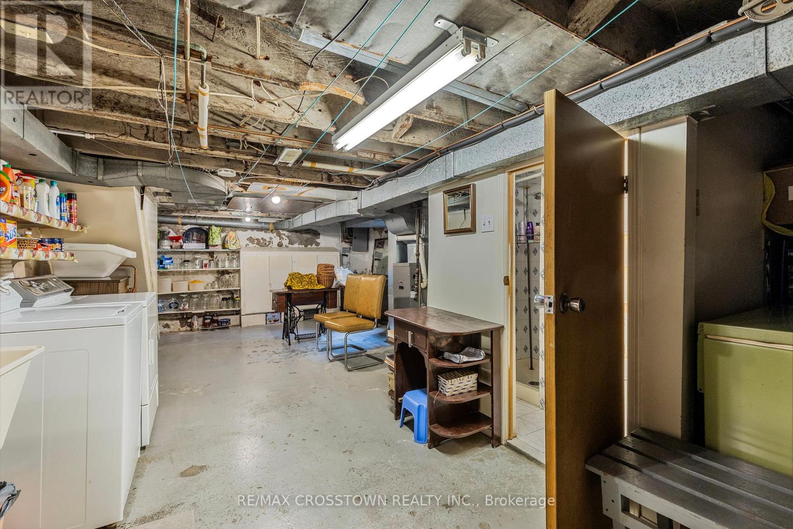 35 Edith Avenue, Toronto, Ontario  M6P 3T5 - Photo 27 - W12207274