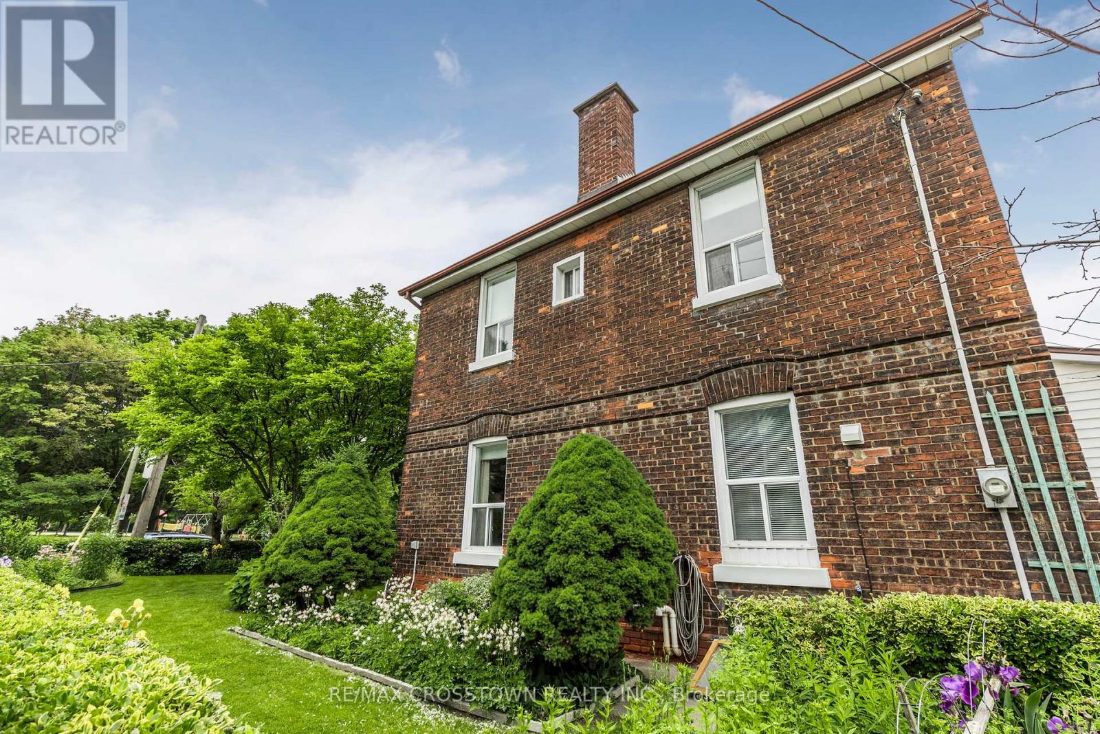 35 Edith Avenue, Toronto, Ontario  M6P 3T5 - Photo 36 - W12207274
