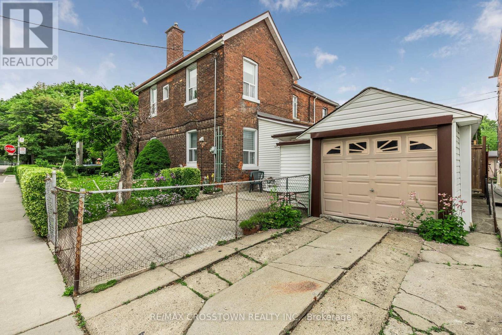 35 Edith Avenue, Toronto, Ontario  M6P 3T5 - Photo 38 - W12207274