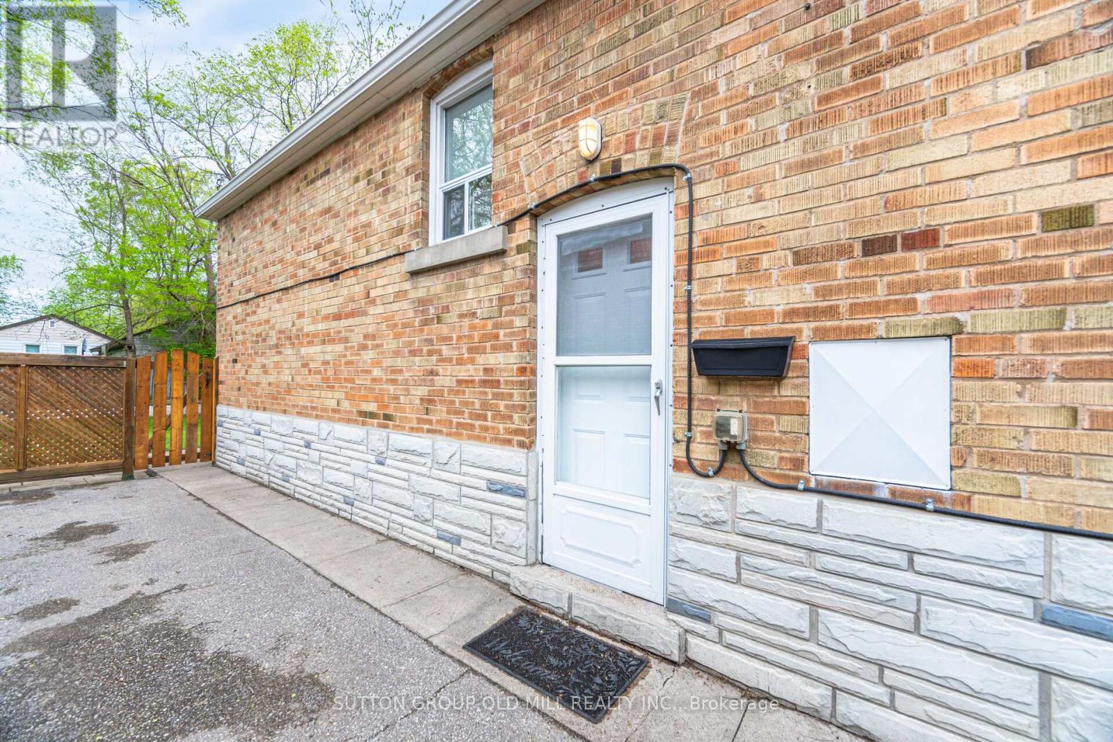 112 North Carson Street, Toronto, Ontario  M8W 4C8 - Photo 25 - W12158127