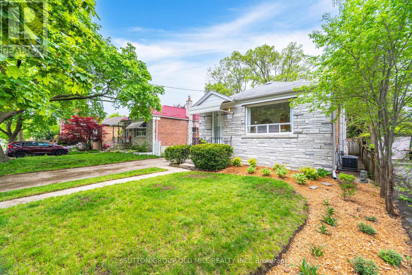 112 North Carson Street, Toronto, Ontario  M8W 4C8 - Photo 4 - W12158127