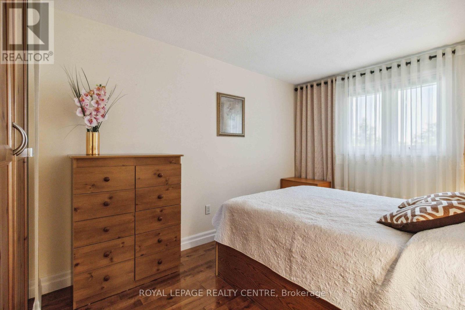 504 Galedowns Court, Mississauga, Ontario  L5A 3H9 - Photo 13 - W12191691
