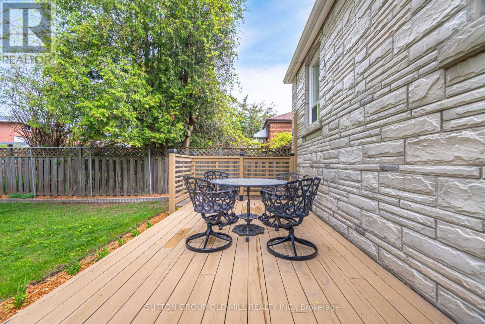 112 North Carson Street, Toronto, Ontario  M8W 4C8 - Photo 37 - W12158127