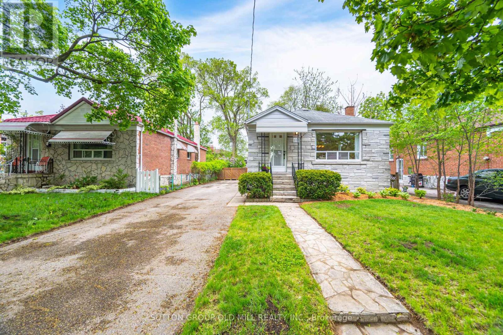 112 North Carson Street, Toronto, Ontario  M8W 4C8 - Photo 3 - W12158127