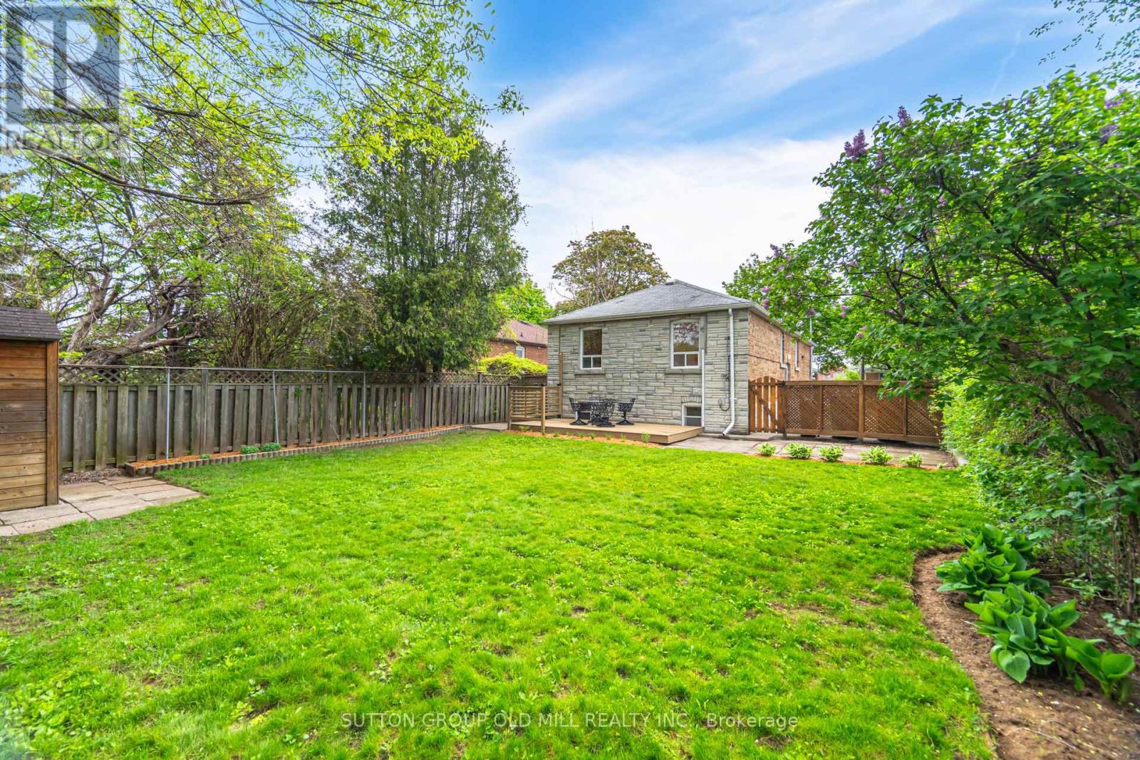 112 North Carson Street, Toronto, Ontario  M8W 4C8 - Photo 40 - W12158127