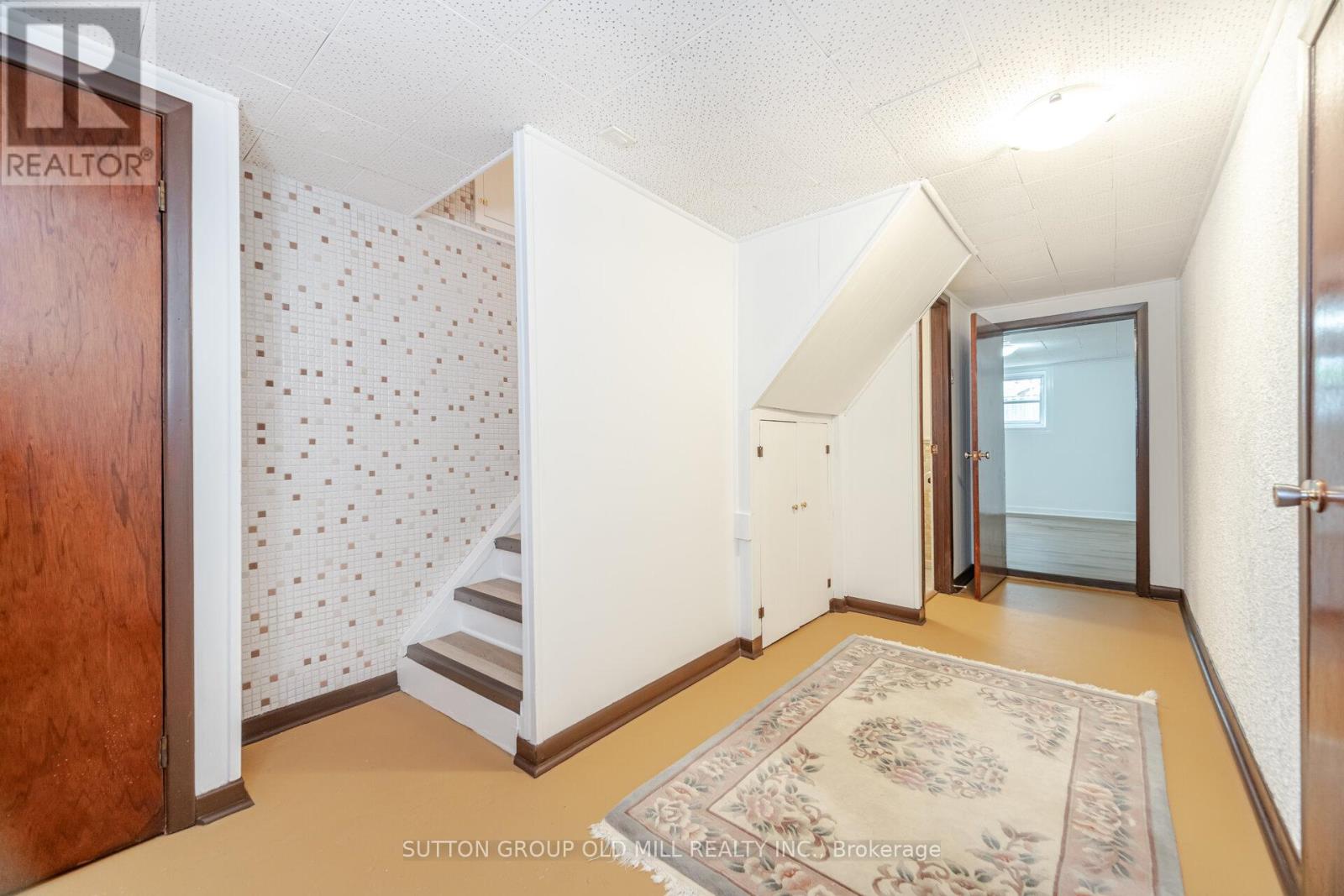 112 North Carson Street, Toronto, Ontario  M8W 4C8 - Photo 26 - W12158127