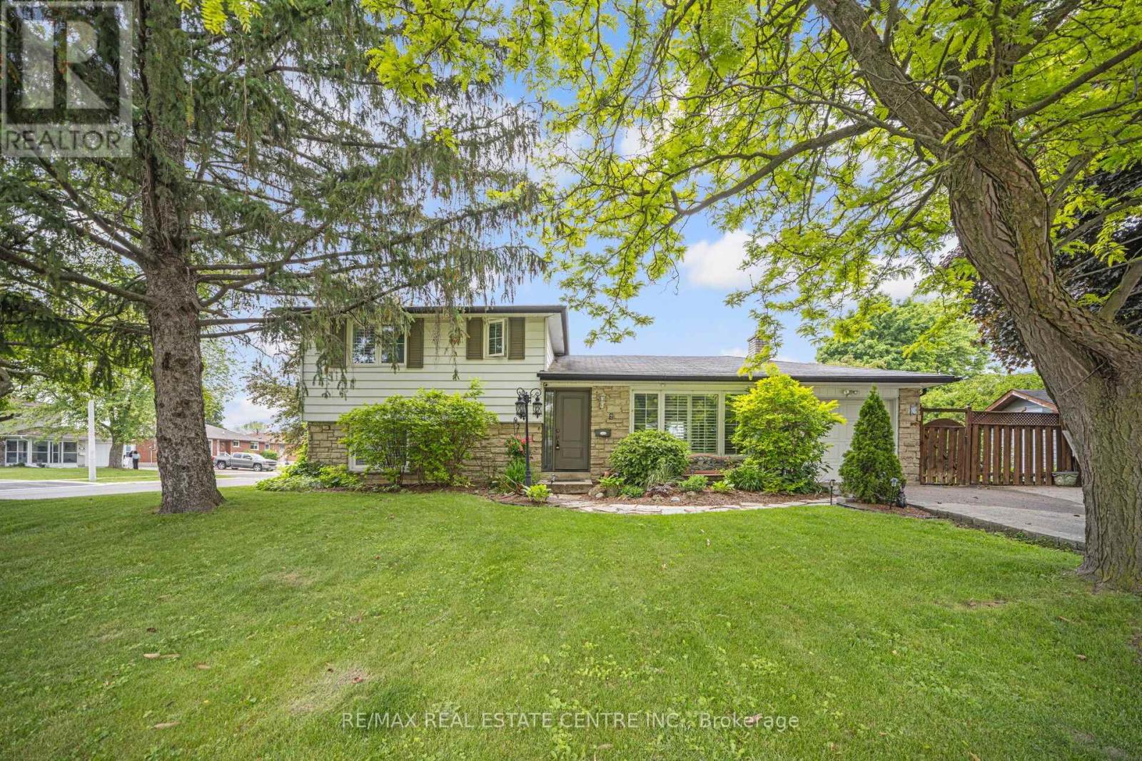 2 Chesterfield Road, Brampton, Ontario  L6W 1K9 - Photo 3 - W12171278
