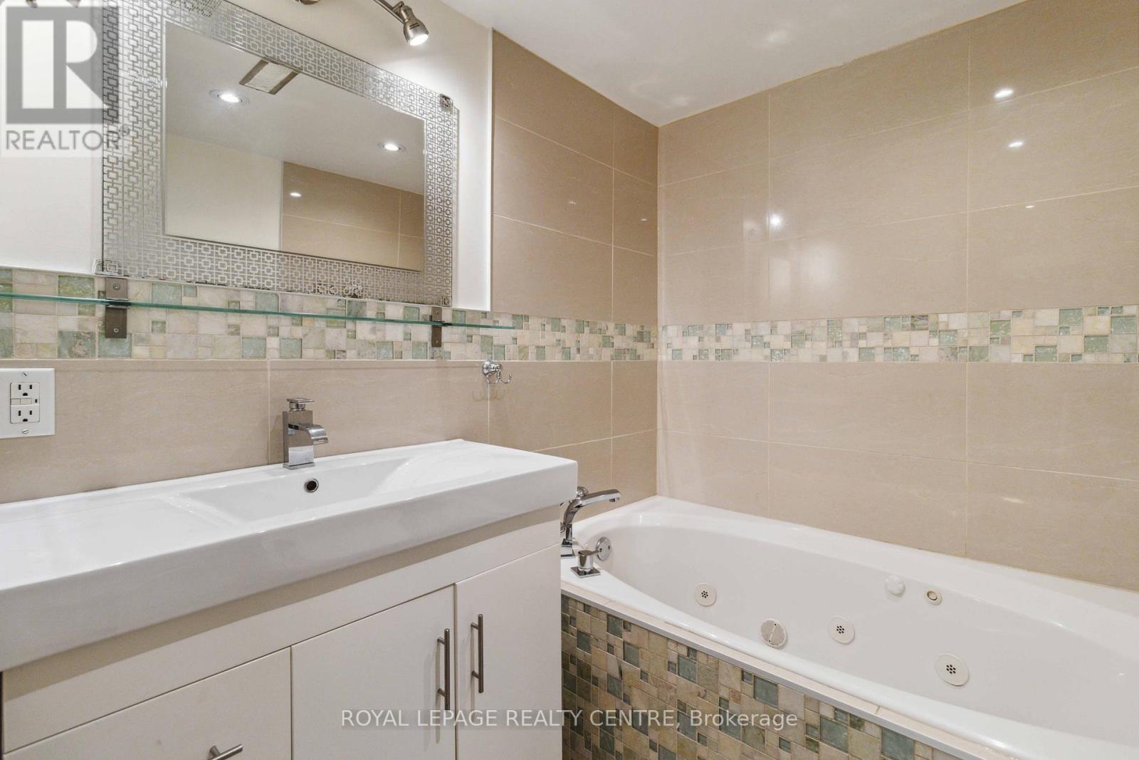 504 Galedowns Court, Mississauga, Ontario  L5A 3H9 - Photo 25 - W12191691