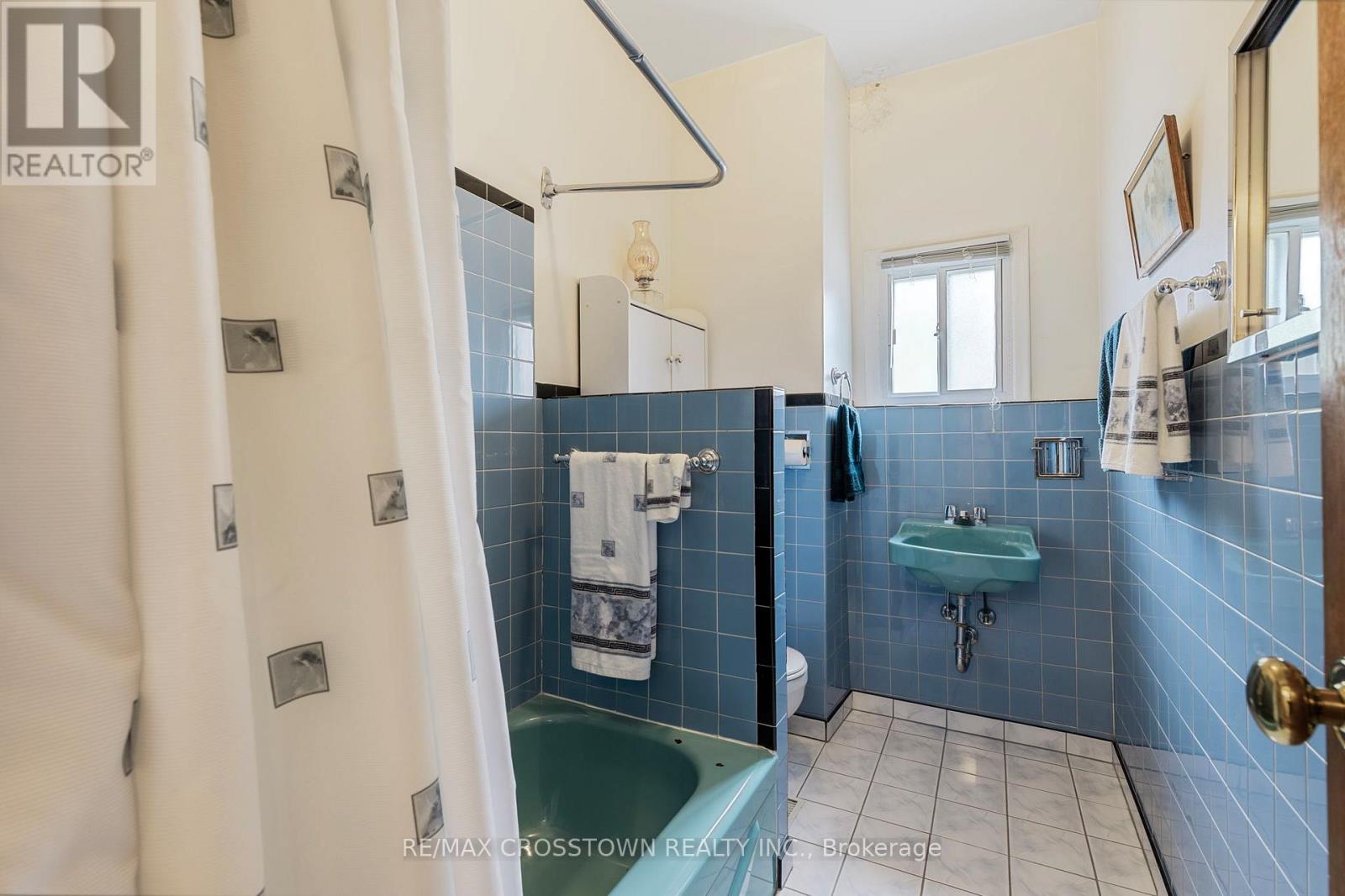 35 Edith Avenue, Toronto, Ontario  M6P 3T5 - Photo 22 - W12207274