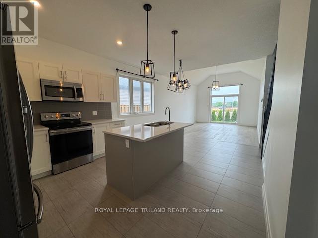 70 COMPASS TRAIL, Central Elgin, Ontario