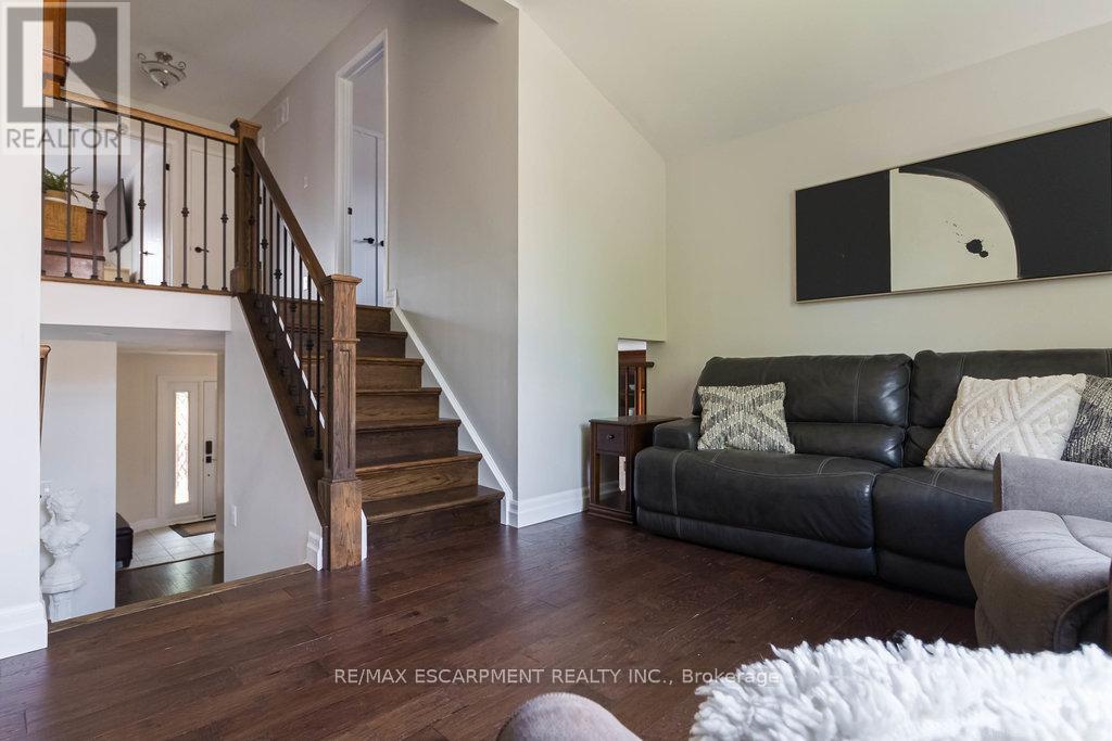 47 Ryans Way, Hamilton, Ontario  L8B 1B4 - Photo 16 - X12204031