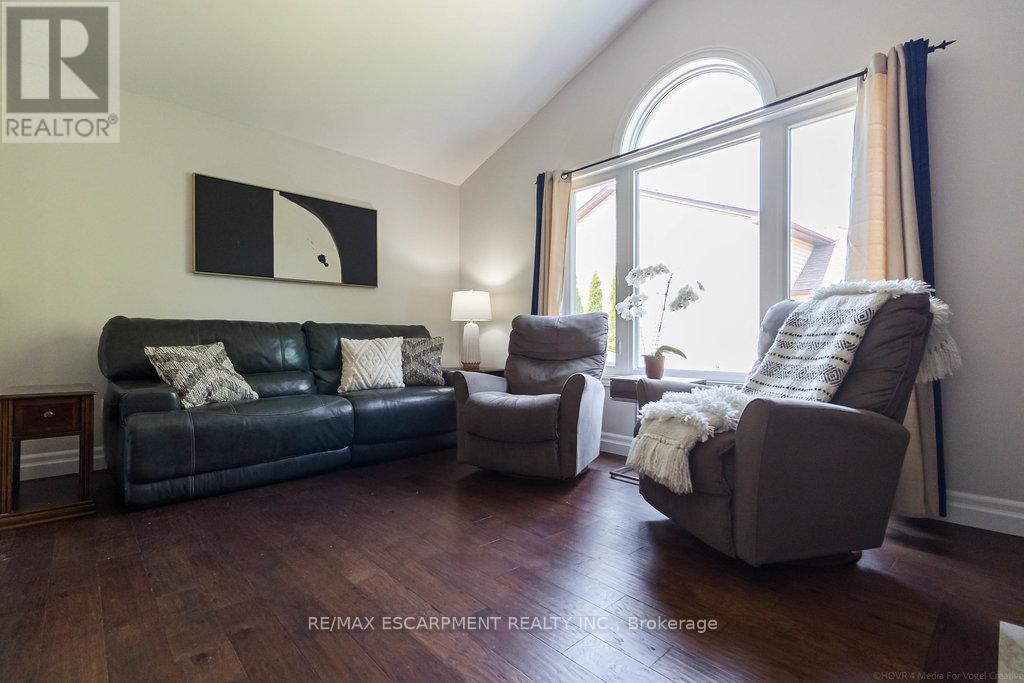 47 Ryans Way, Hamilton, Ontario  L8B 1B4 - Photo 15 - X12204031