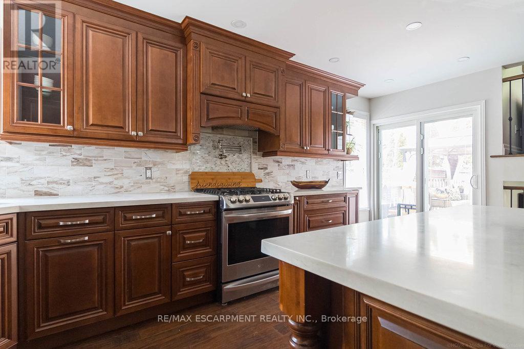 47 Ryans Way, Hamilton, Ontario  L8B 1B4 - Photo 6 - X12204031