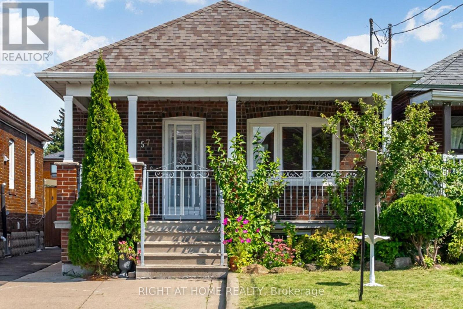 57 CHAMBERLAIN AVENUE, Toronto, Ontario