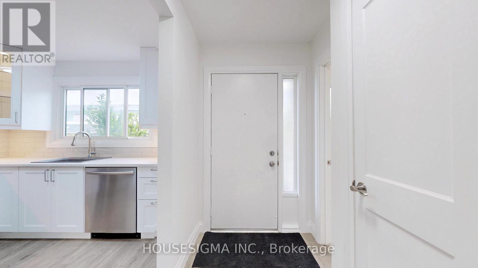 56 - 2050 Upper Middle Road, Burlington (Brant Hills), Ontario  L7P 3R9 - Photo 3 - W12208762