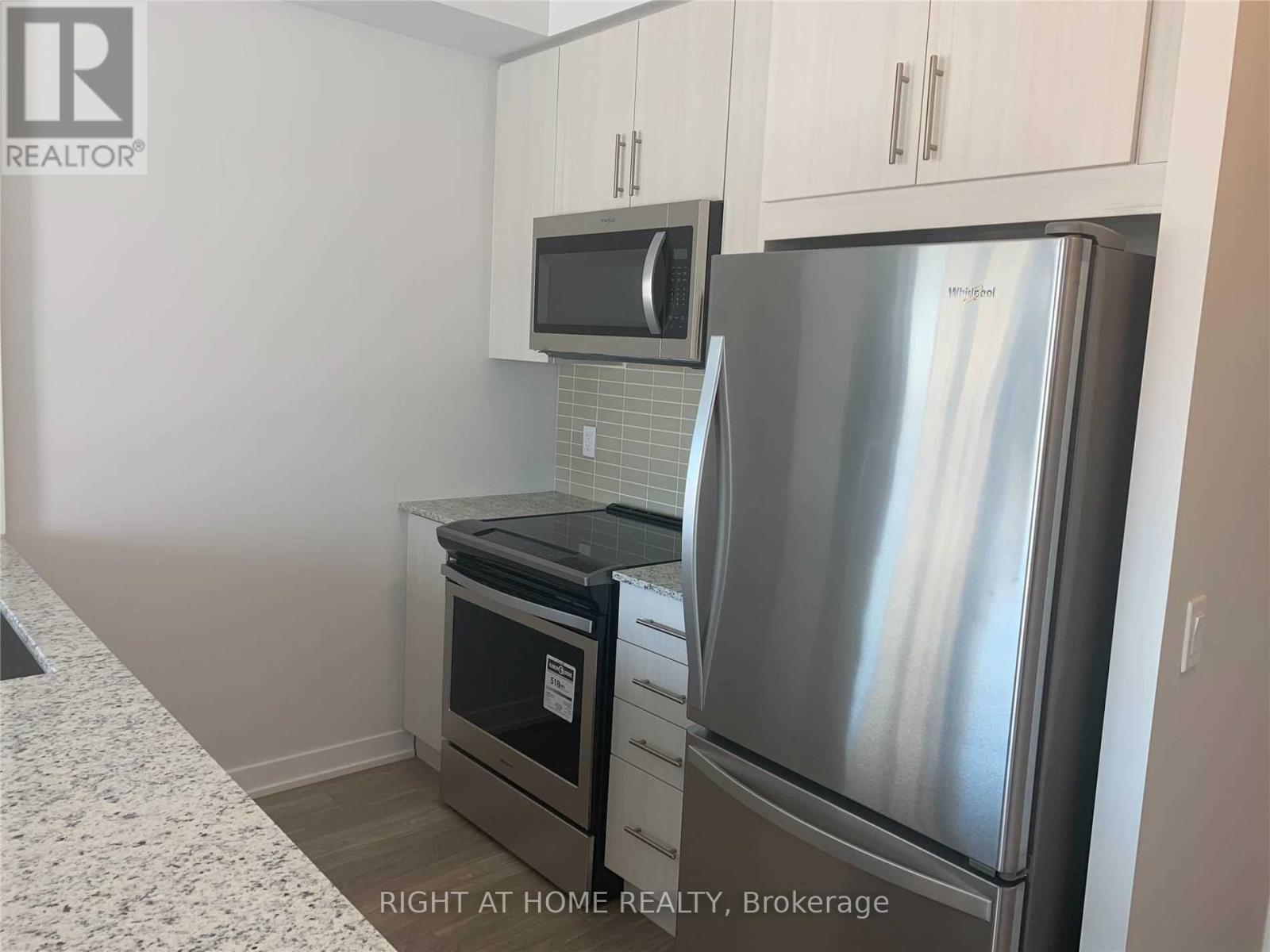 1704 - 4085 Parkside Village Drive, Mississauga, Ontario  L5B 0K8 - Photo 13 - W12208853