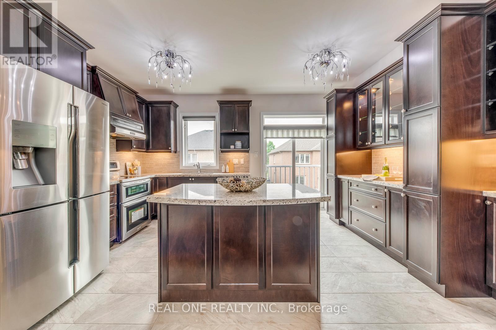 115 Preston Meadow Avenue, Mississauga (Hurontario), Ontario  L4Z 0C3 - Photo 19 - W12208865