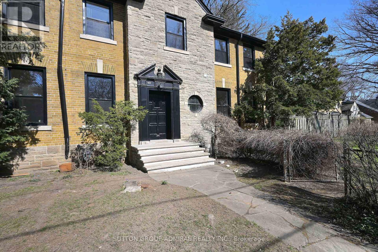 987 ROYAL YORK ROAD, Toronto, Ontario