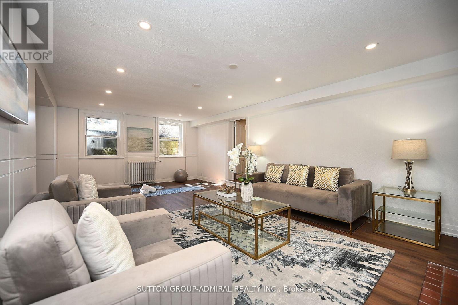 987 Royal York Road, Toronto, Ontario  M8X 2E8 - Photo 10 - W12208873