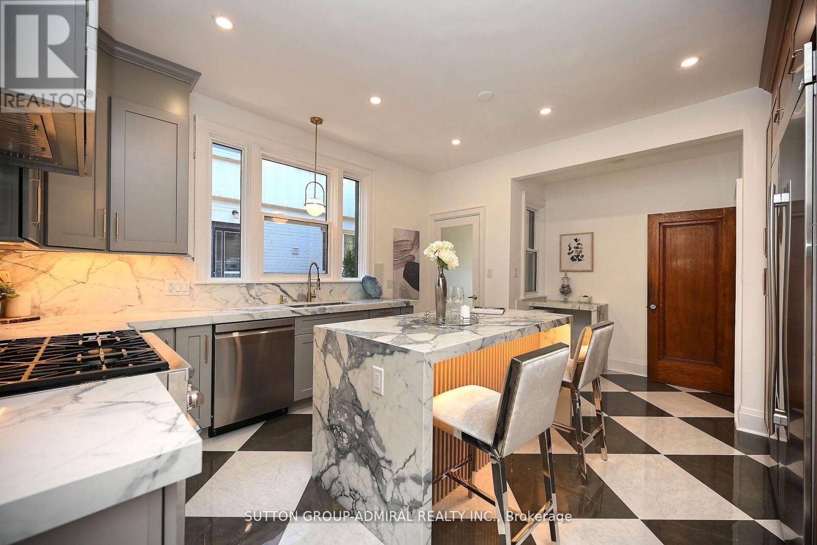 987 Royal York Road, Toronto, Ontario  M8X 2E8 - Photo 12 - W12208873