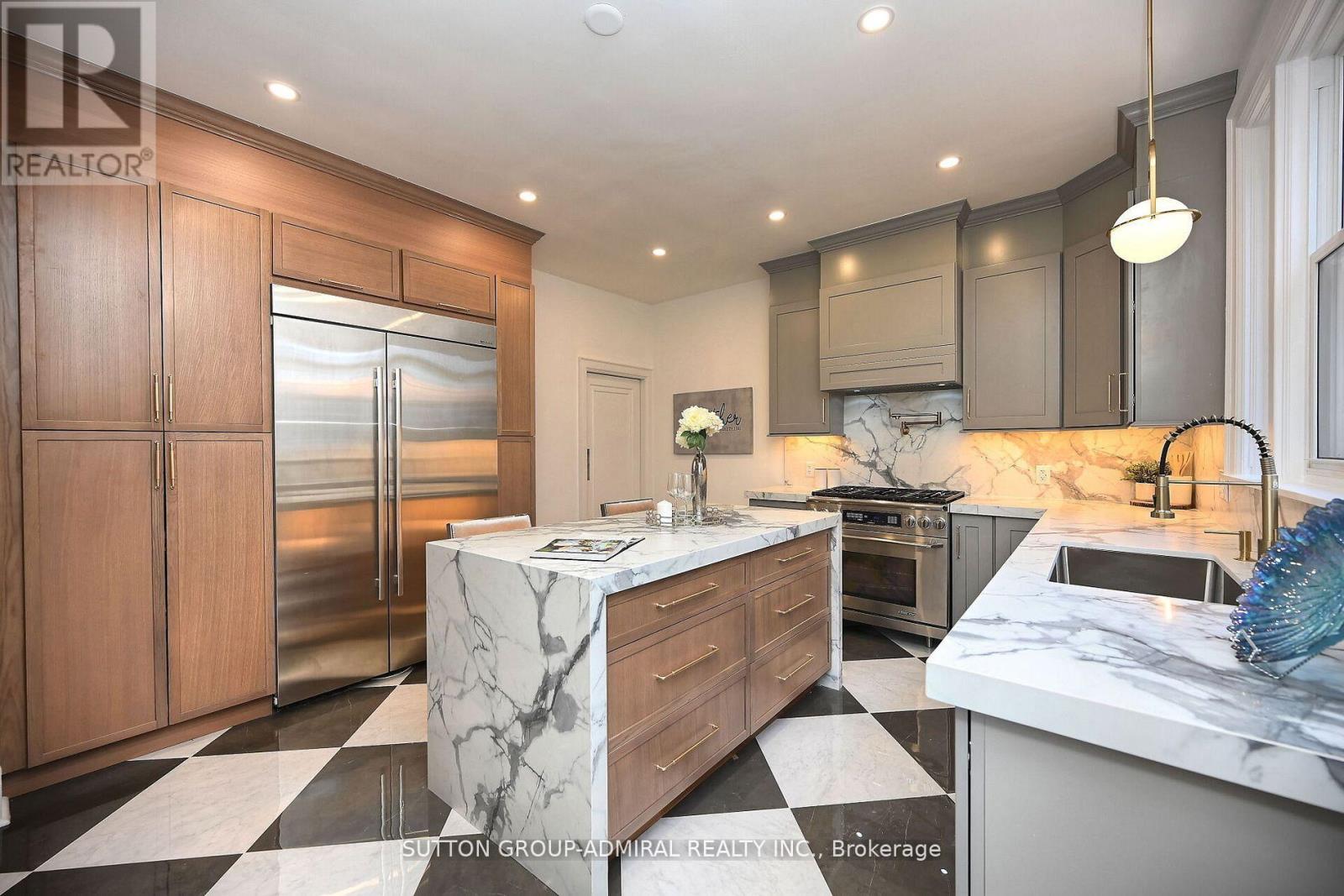 987 Royal York Road, Toronto, Ontario  M8X 2E8 - Photo 13 - W12208873