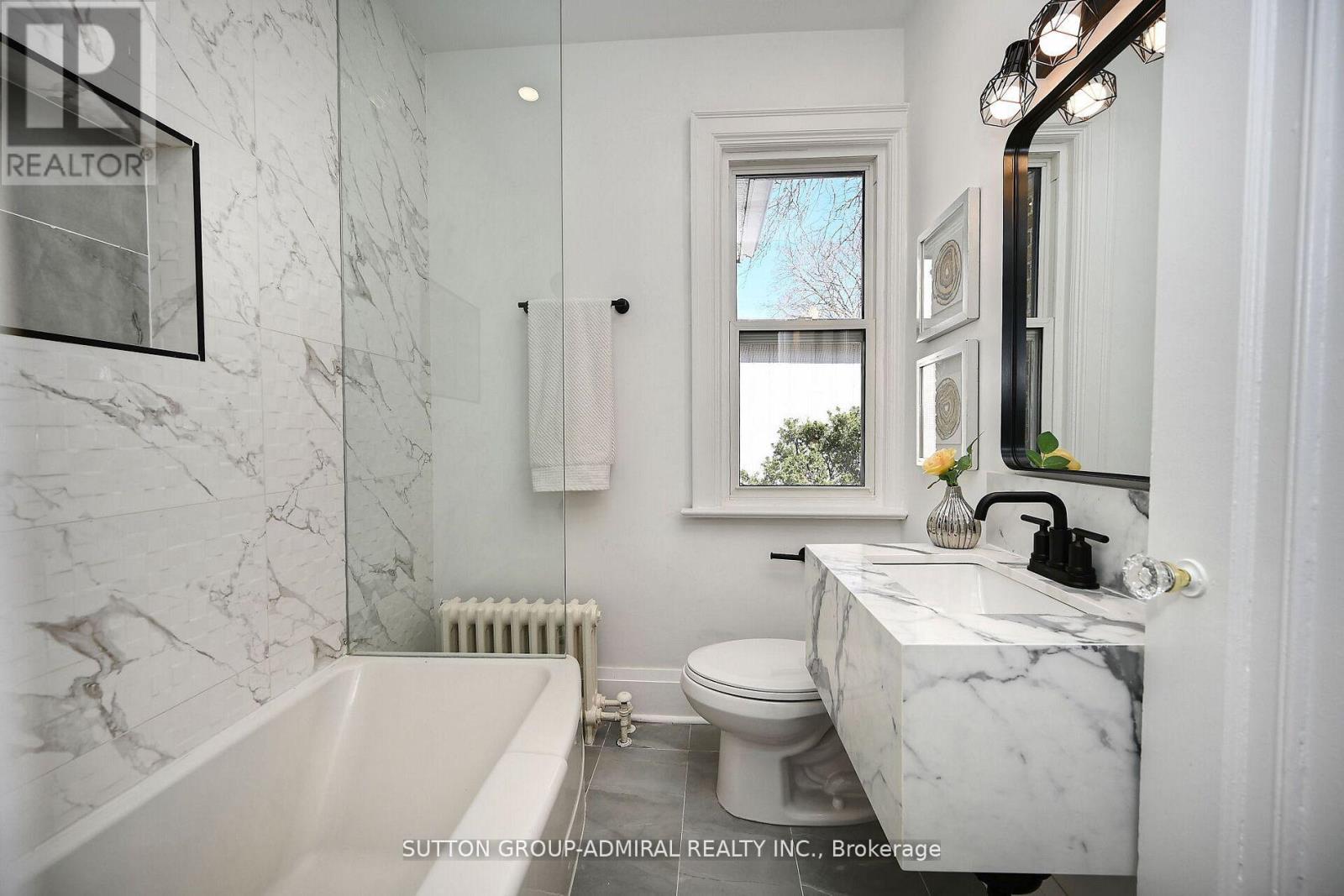 987 Royal York Road, Toronto, Ontario  M8X 2E8 - Photo 28 - W12208873