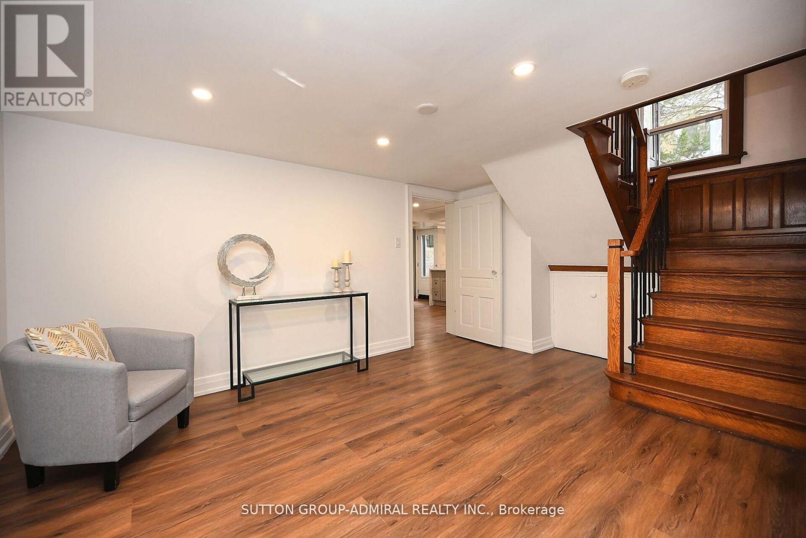 987 Royal York Road, Toronto, Ontario  M8X 2E8 - Photo 38 - W12208873