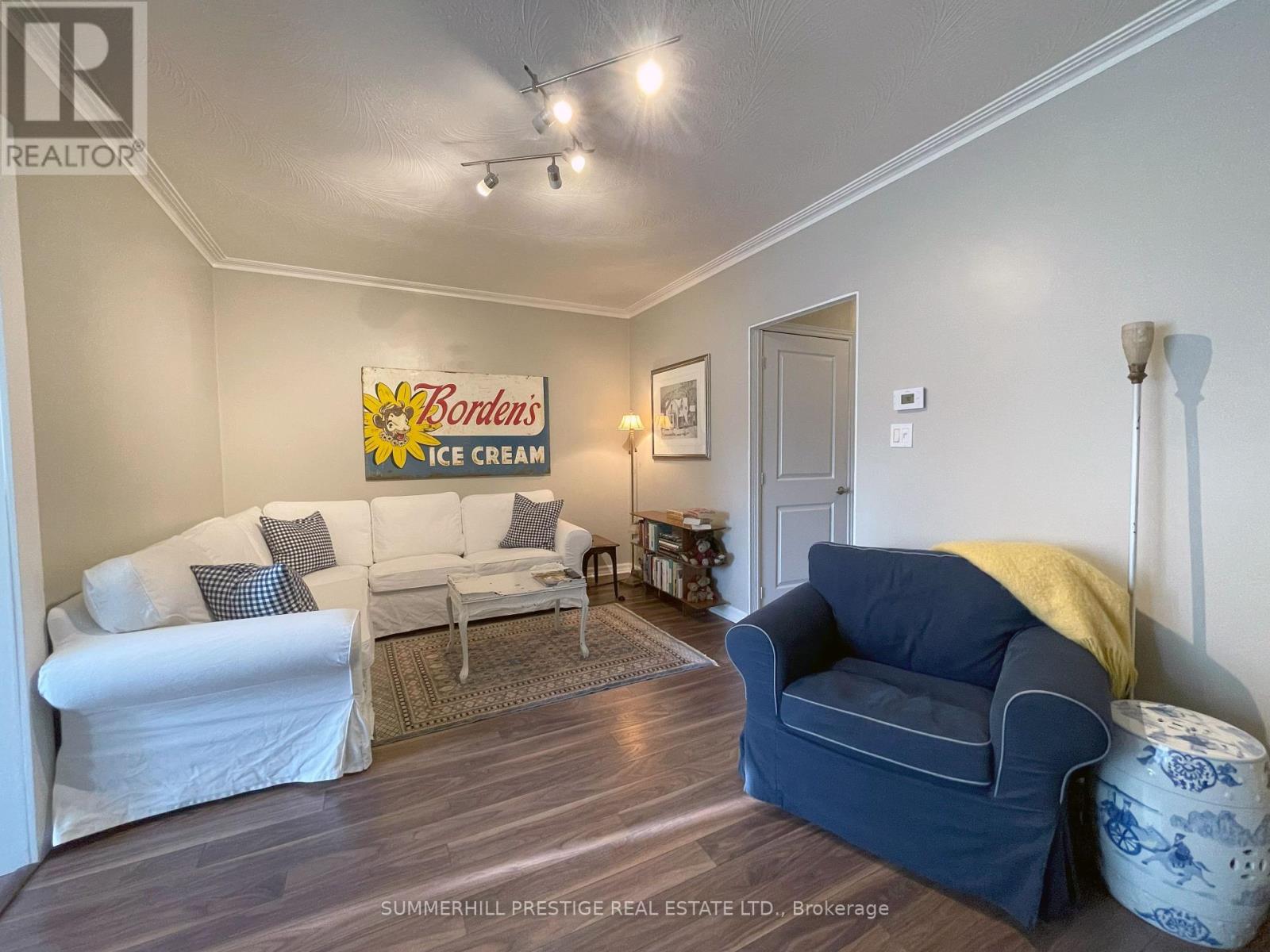 53 Bowie Avenue, Toronto, Ontario  M6E 2P4 - Photo 11 - W12208875