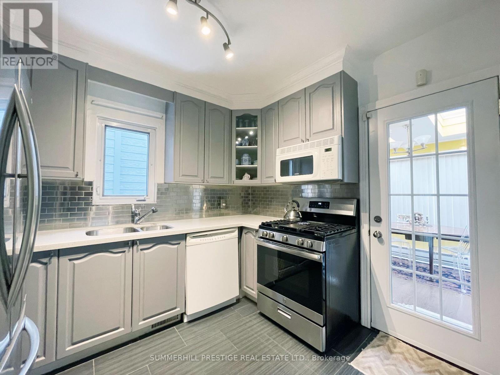 53 Bowie Avenue, Toronto, Ontario  M6E 2P4 - Photo 22 - W12208875