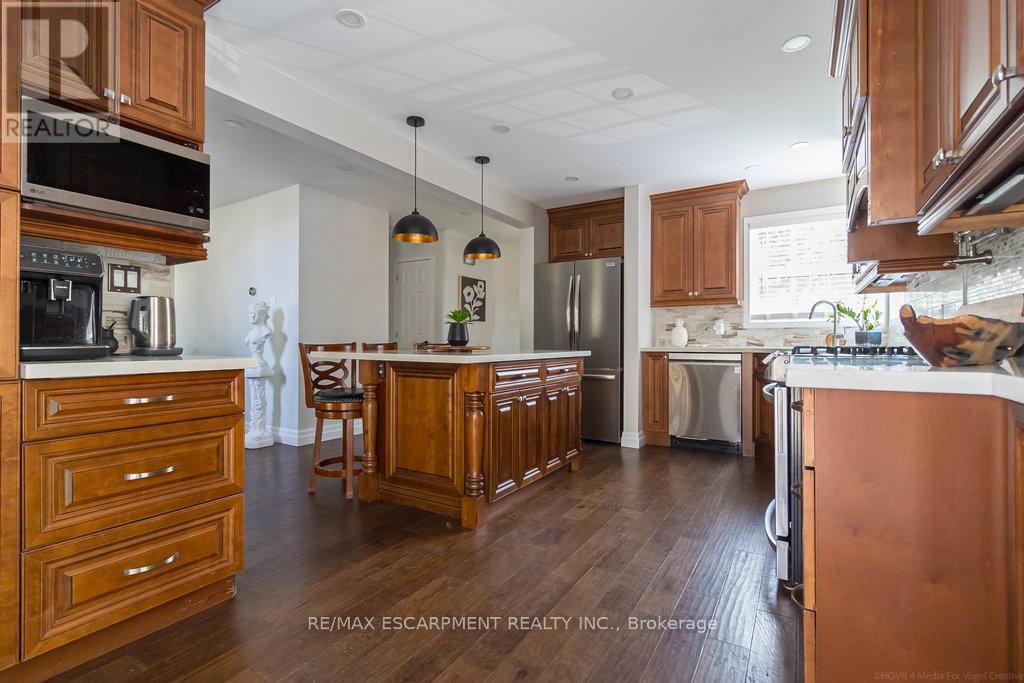 47 Ryans Way, Hamilton, Ontario  L8B 1B4 - Photo 4 - X12204031