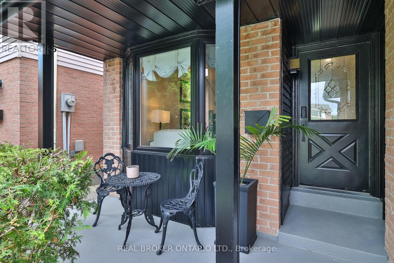 3116 Keynes Crescent, Mississauga, Ontario  L5N 3A1 - Photo 2 - W12208892
