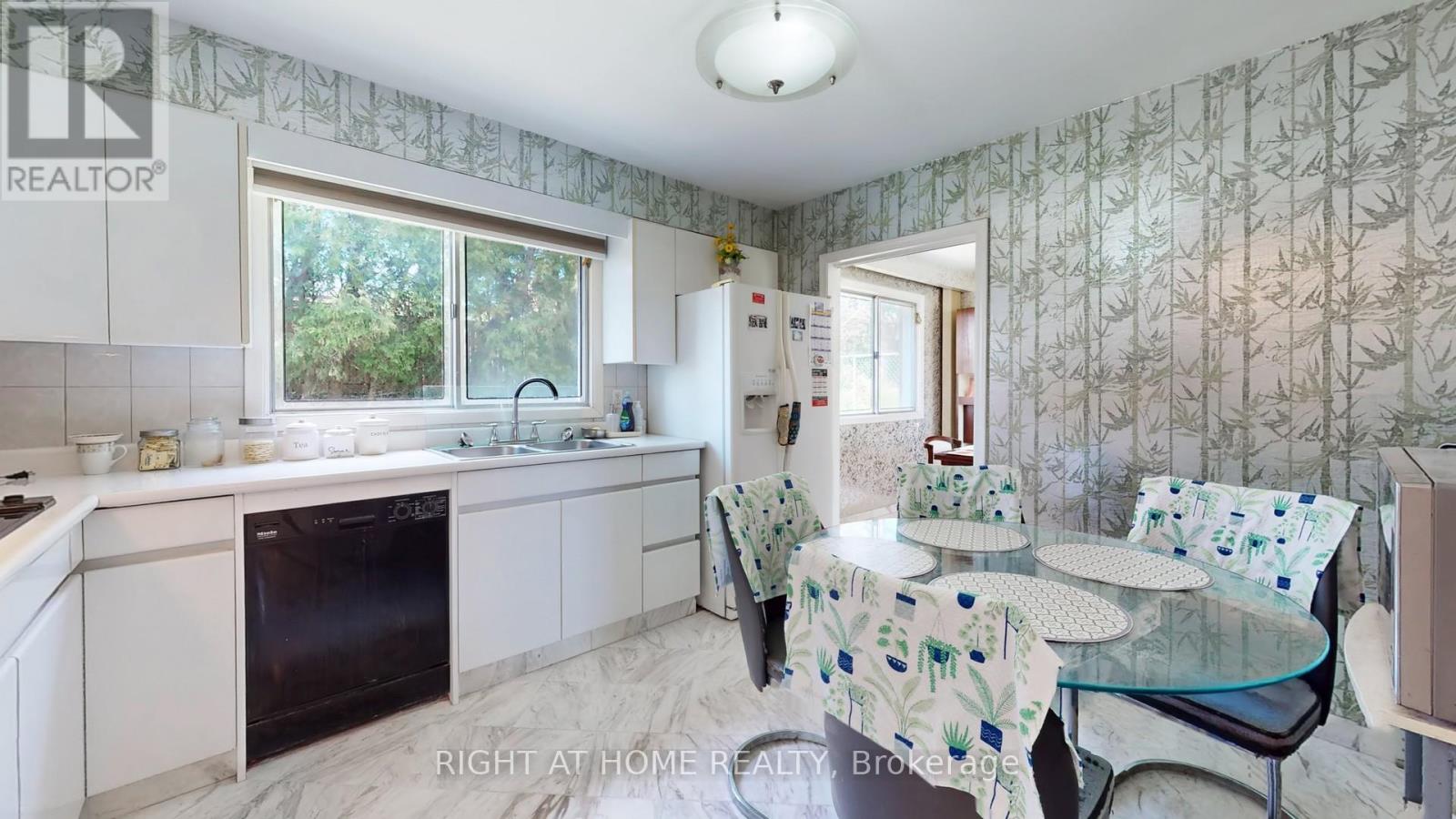 106 Grandravine Drive, Toronto, Ontario  M3J 1B4 - Photo 10 - W12208898