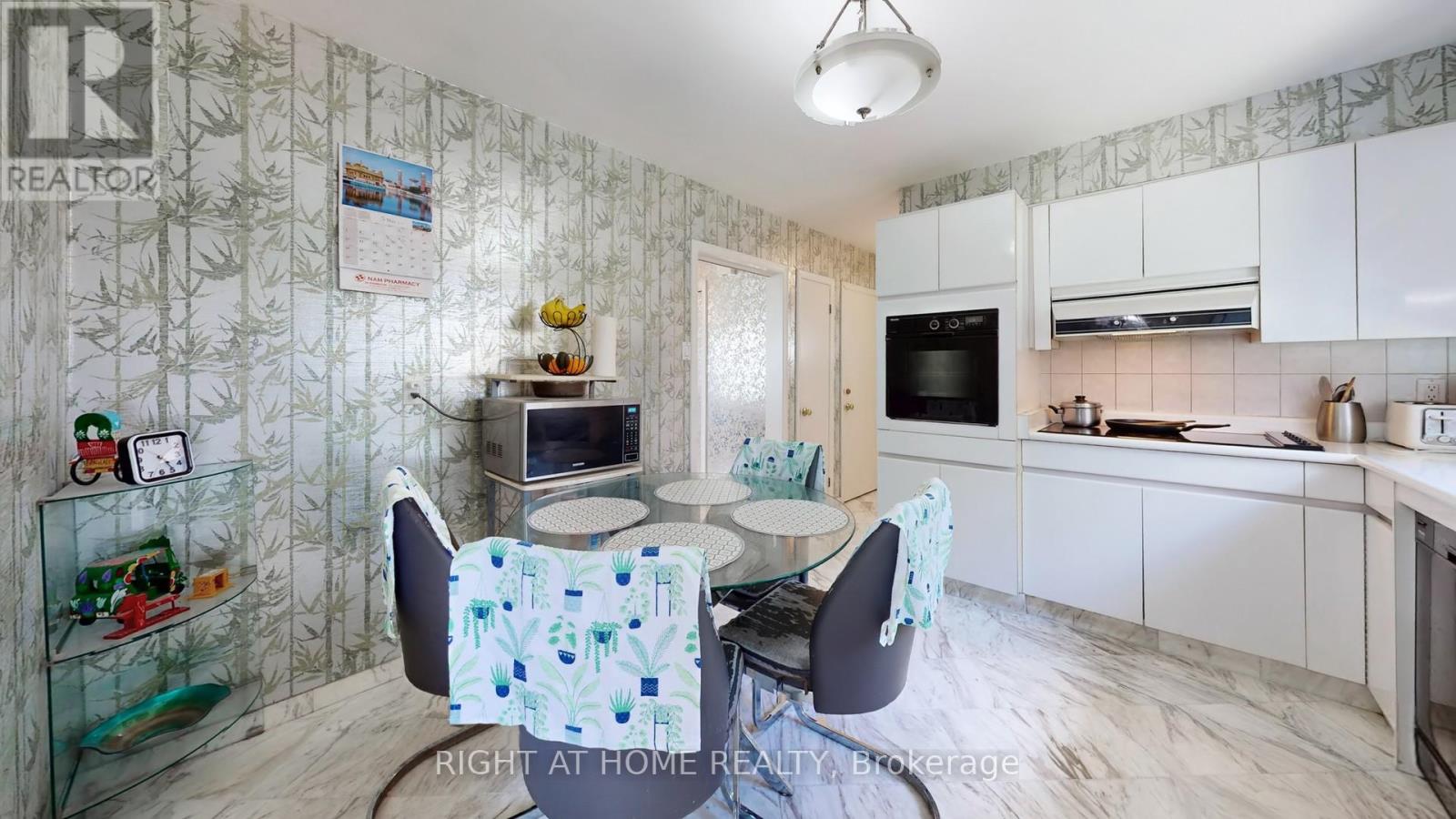 106 Grandravine Drive, Toronto, Ontario  M3J 1B4 - Photo 11 - W12208898