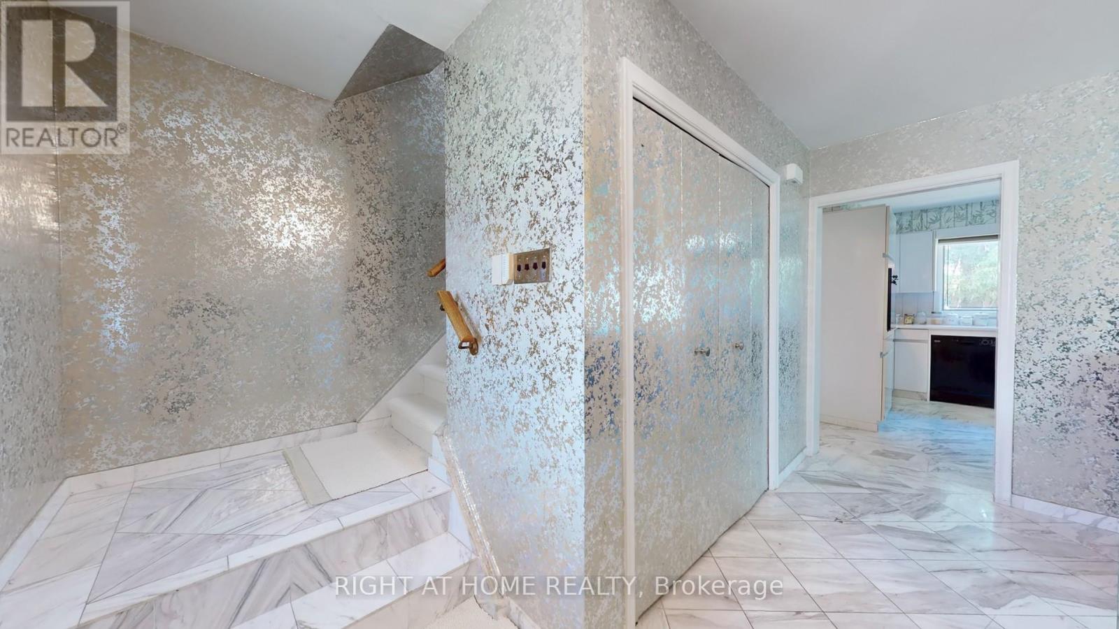 106 Grandravine Drive, Toronto, Ontario  M3J 1B4 - Photo 16 - W12208898