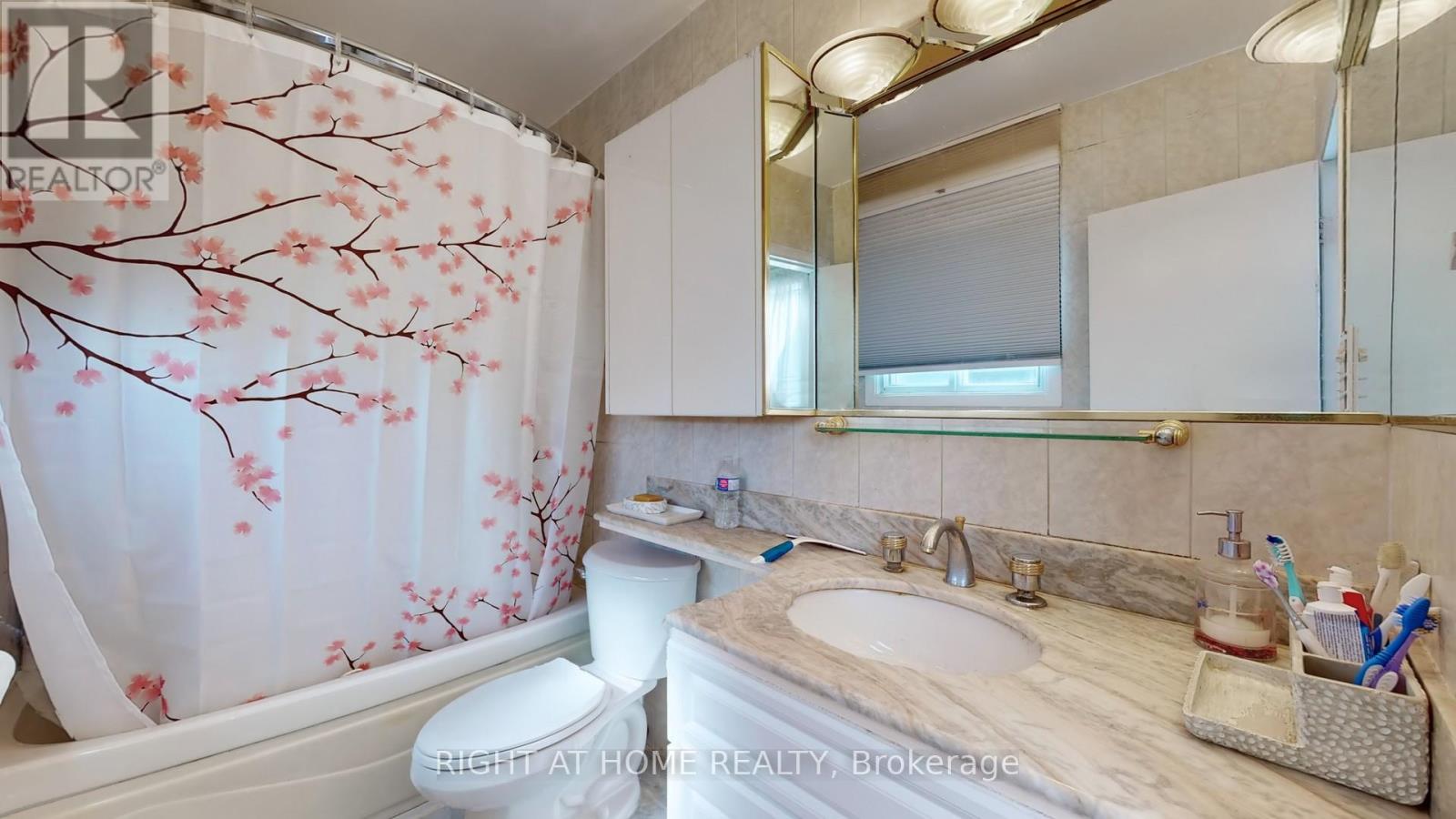 106 Grandravine Drive, Toronto, Ontario  M3J 1B4 - Photo 23 - W12208898