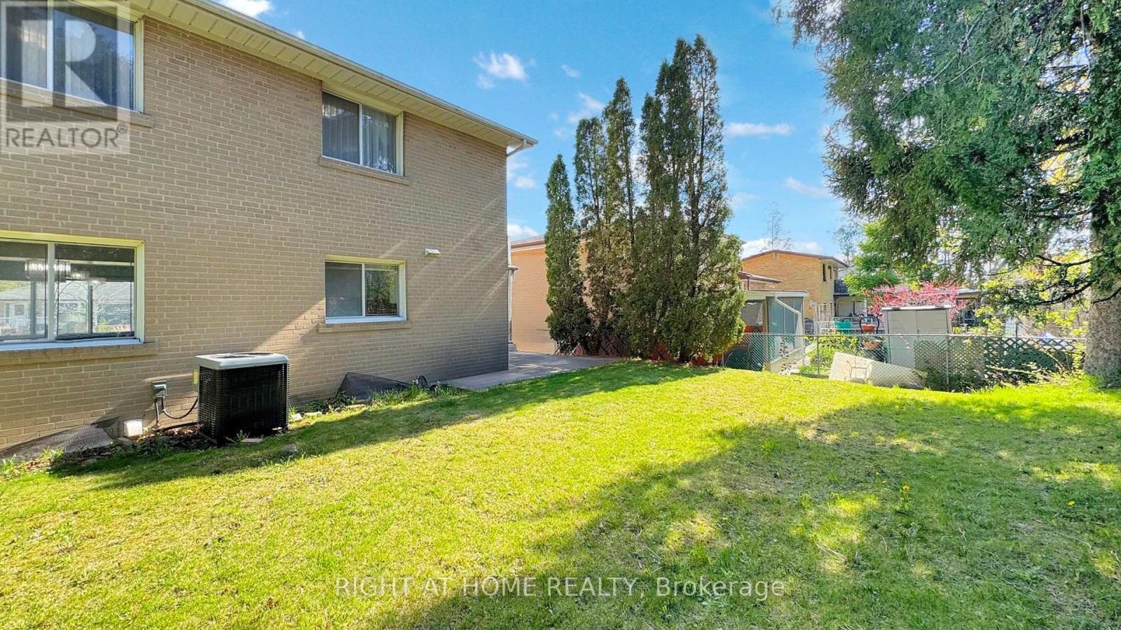 106 Grandravine Drive, Toronto, Ontario  M3J 1B4 - Photo 34 - W12208898