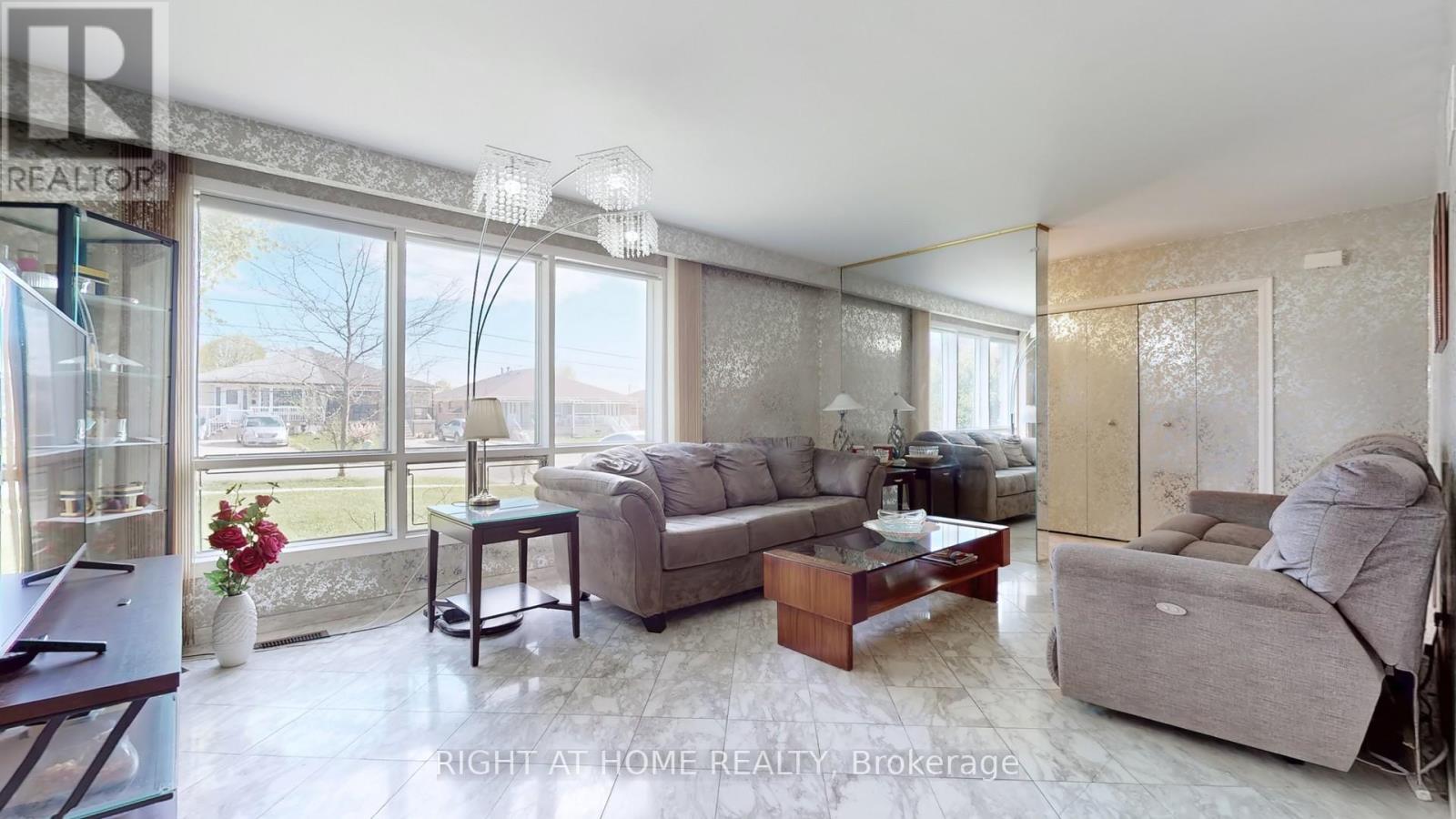 106 Grandravine Drive, Toronto, Ontario  M3J 1B4 - Photo 4 - W12208898