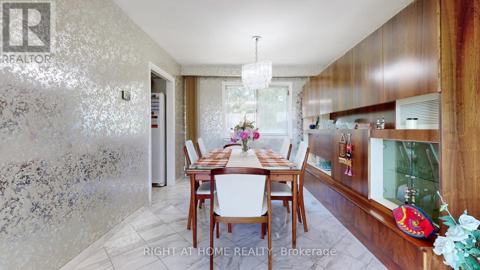 106 Grandravine Drive, Toronto, Ontario  M3J 1B4 - Photo 6 - W12208898