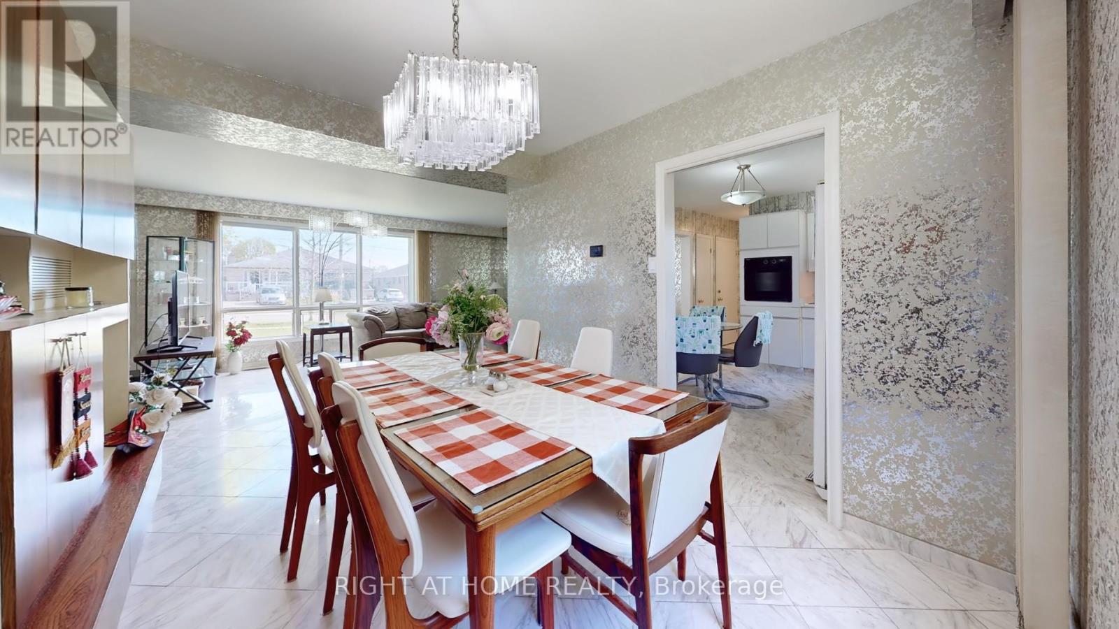 106 Grandravine Drive, Toronto, Ontario  M3J 1B4 - Photo 9 - W12208898