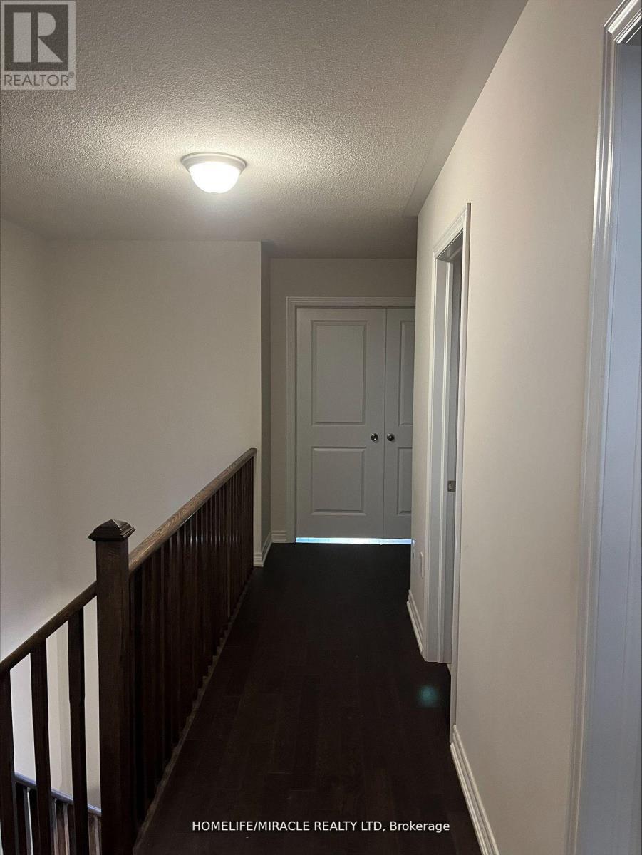 27 Bushwood Trail, Brampton, Ontario  L7A 5J7 - Photo 4 - W12208913