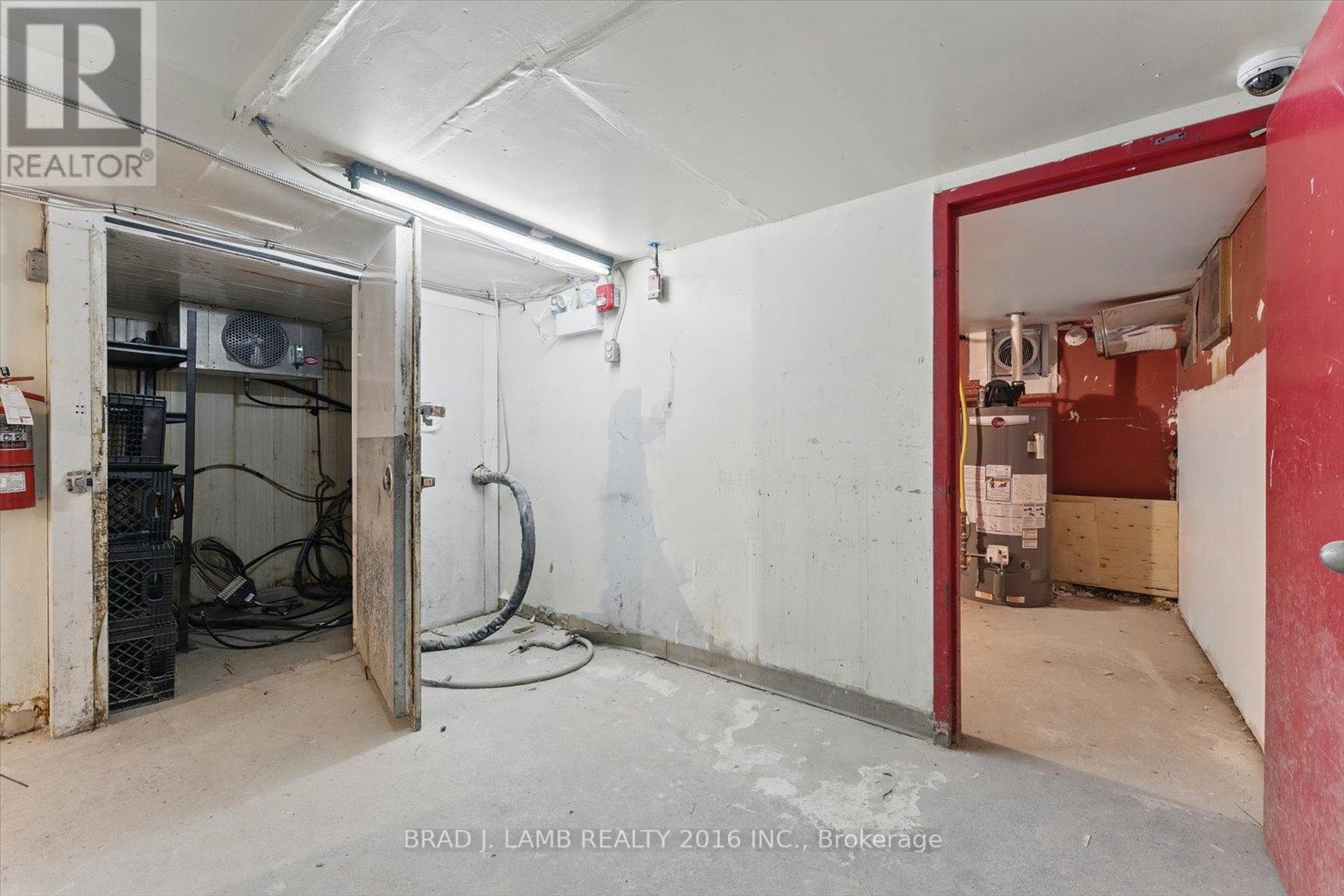 2261 Dundas Street W, Toronto, Ontario  M6R 1X6 - Photo 15 - W12209000