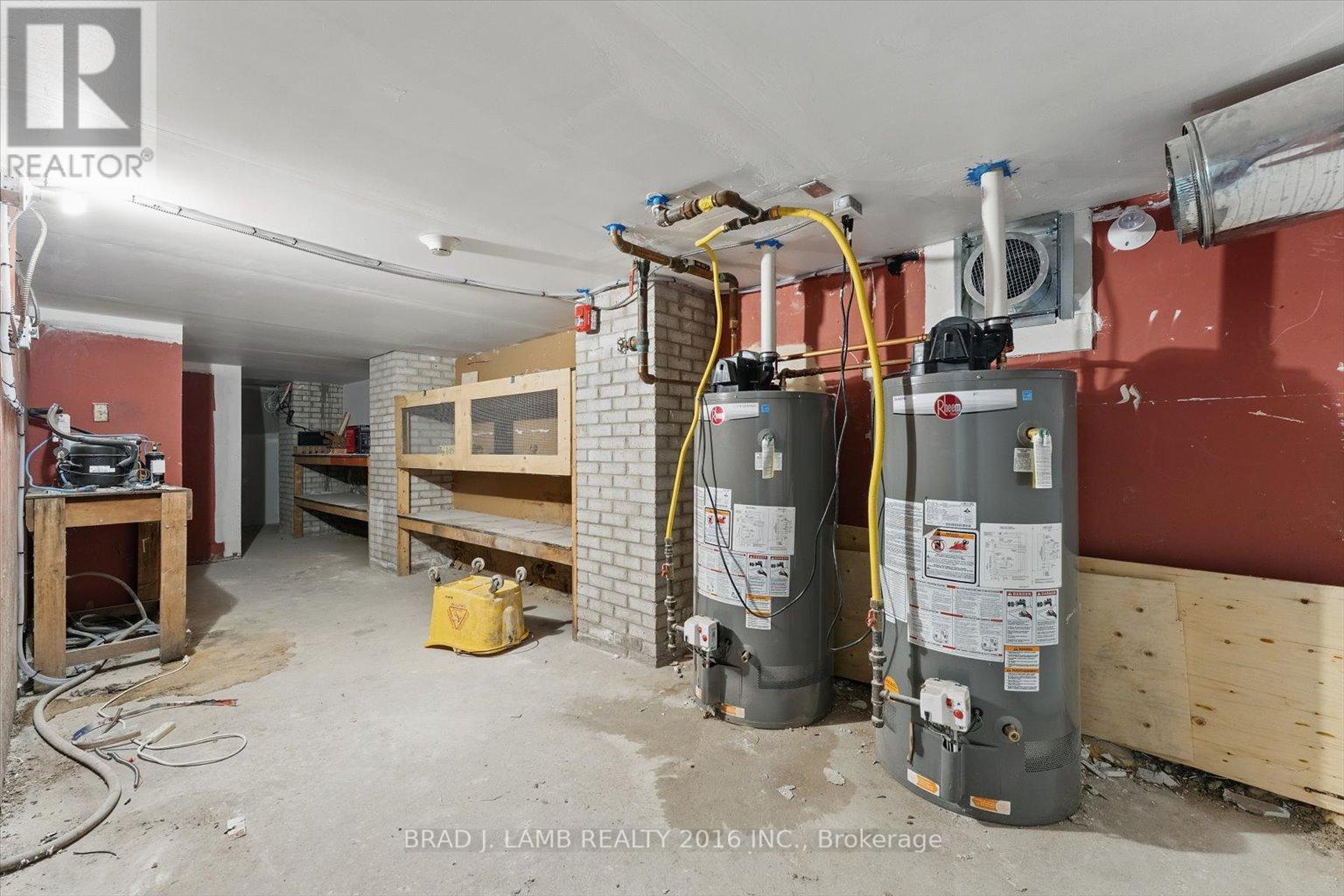 2261 Dundas Street W, Toronto, Ontario  M6R 1X6 - Photo 16 - W12209000