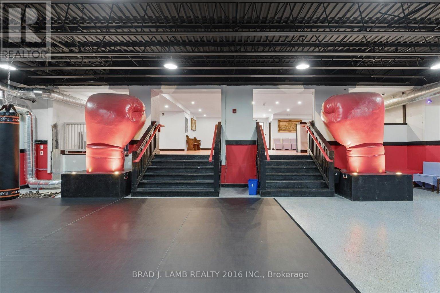 2261 Dundas Street W, Toronto, Ontario  M6R 1X6 - Photo 6 - W12209000